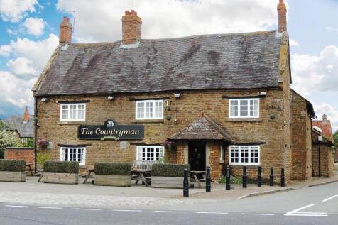 PUBLIC HOUSE STAVERTON