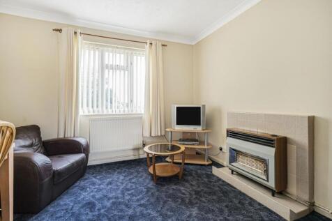 10 Dukelands, Weedon