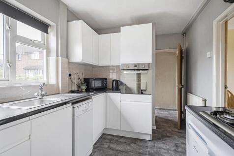 10 Dukelands, Weedon