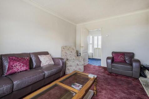 10 Dukelands, Weedon