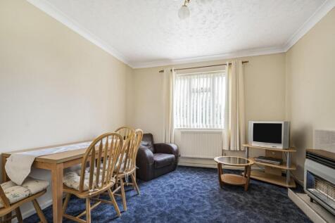 10 Dukelands, Weedon