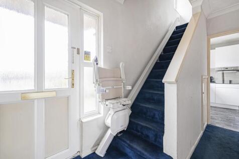 10 Dukelands, Weedon