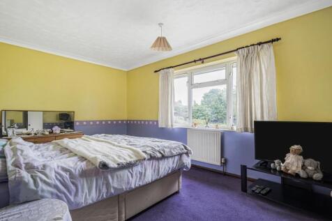 10 Dukelands, Weedon