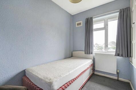 10 Dukelands, Weedon