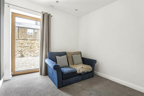 Corner House, 1a Bliss Lane