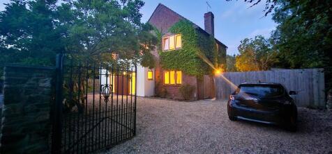 Corner House, 1a Bliss Lane