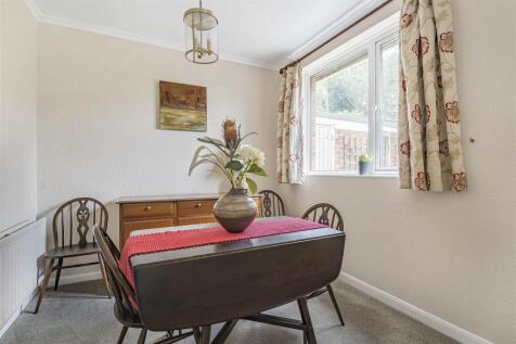 4 Manor Road
