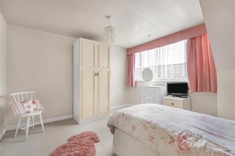 4 Manor Road