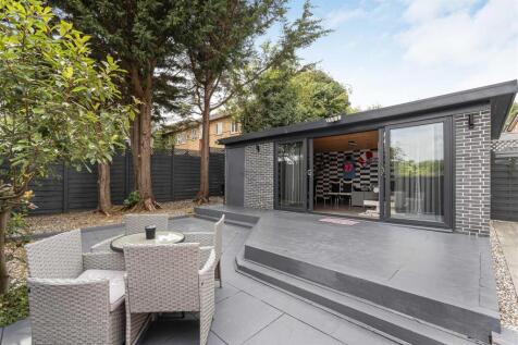 11 Dennetts Close