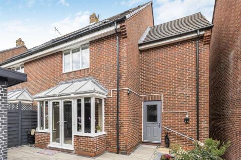 11 Dennetts Close
