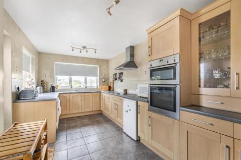 37 St Augustin Way