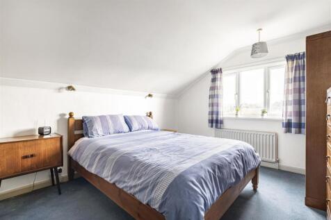 37 St Augustin Way