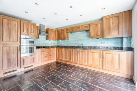 105 Farnborough Drive