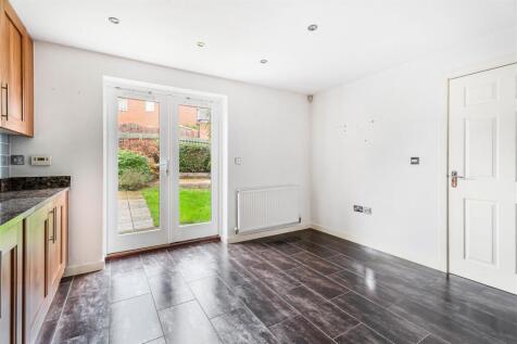 105 Farnborough Drive