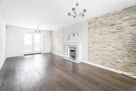 105 Farnborough Drive