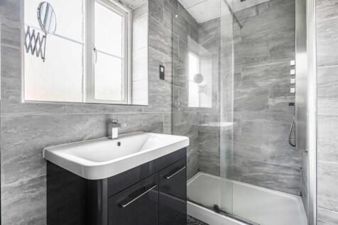 105 Farnborough Drive