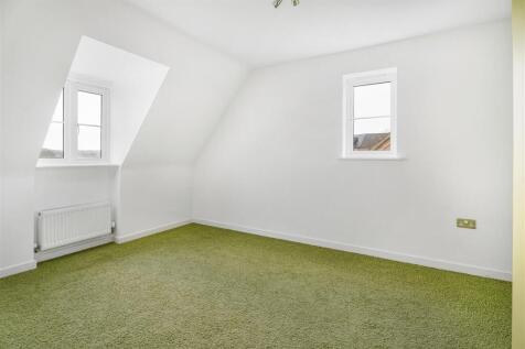 105 Farnborough Drive