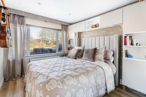 Farthings, Badby Road West