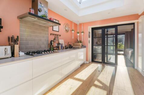 Farthings, Badby Road West