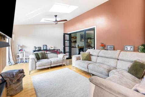 Farthings, Badby Road West