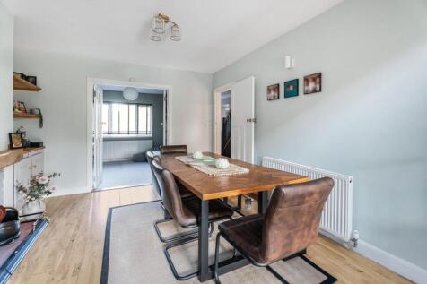 Farthings, Badby Road West