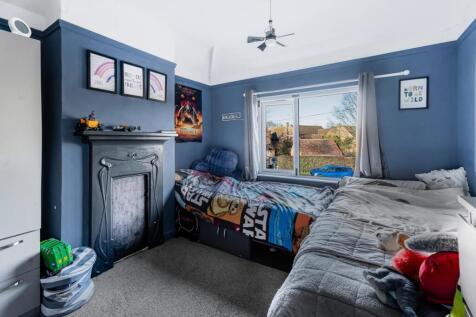 Farthings, Badby Road West