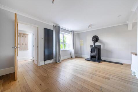 29 Harmans Way, Weedon