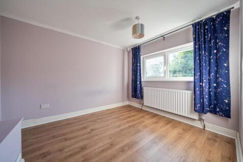 29 Harmans Way, Weedon