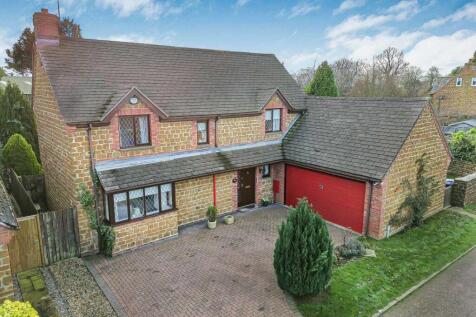 2 Churchfields, Staverton