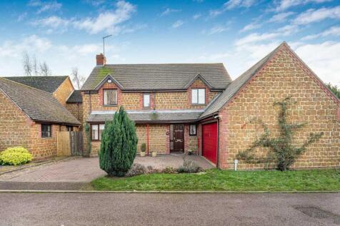 2 Churchfields, Staverton