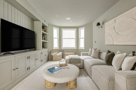 Snug/Media Room