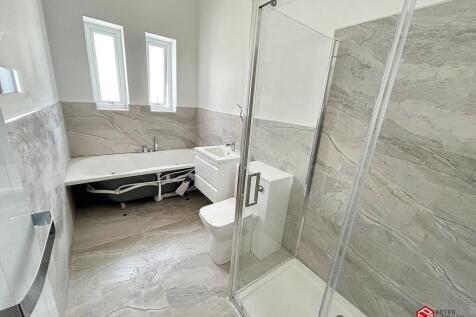 Family Bath &amp; Shower Room
