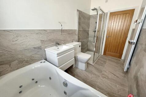 Family Bath &amp; Shower Room