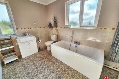Bath &amp; Shower Room