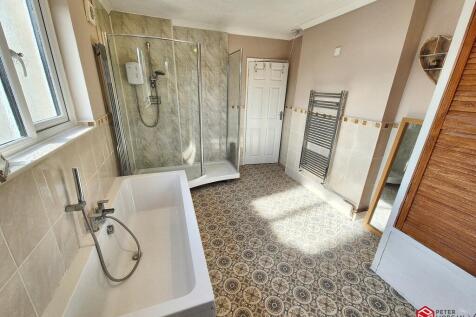 Bath &amp; Shower Room