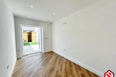 Sitting / Dining Area