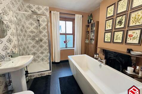 Family Bathroom/ Optional Bedroom 4