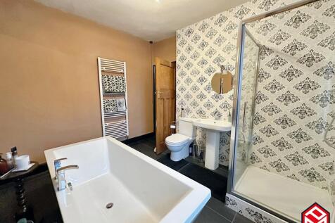 Family Bathroom/ Optional Bedroom 4