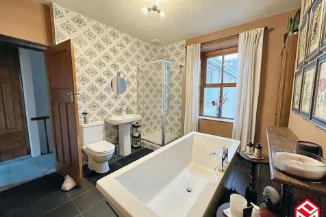 Family Bathroom/ Optional Bedroom 4