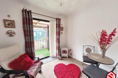 Bedroom 2 / Sitting Room