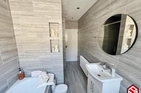 Family Bath &amp; Shower Room