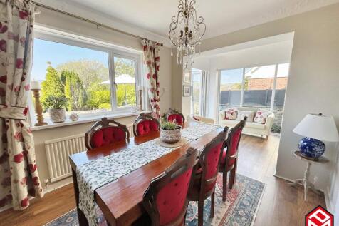 Dining Room &amp; Sun Lounge