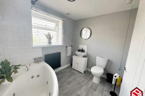 En-Suite Bathroom
