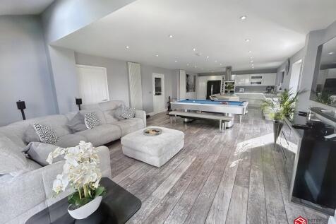 Open Plan Kitchen/ Dining/ Living