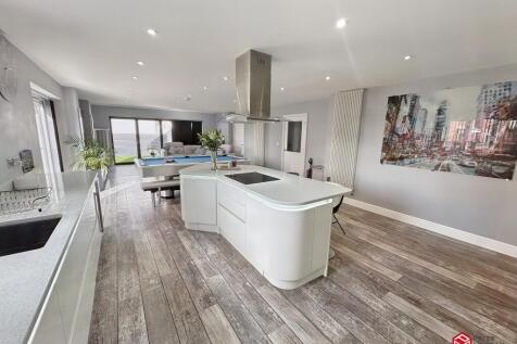 Open Plan Kitchen/ Dining/ Living