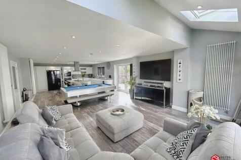 Open Plan Kitchen/ Dining/ Living