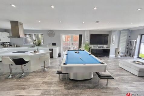 Open Plan Kitchen/ Dining/ Living