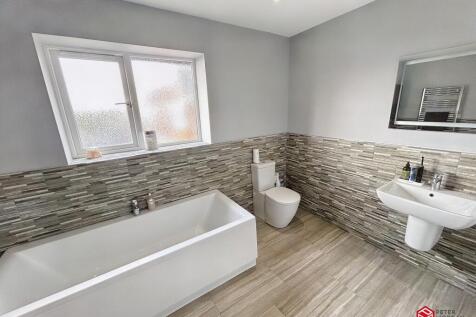 Ensuite Bath And Shower Room