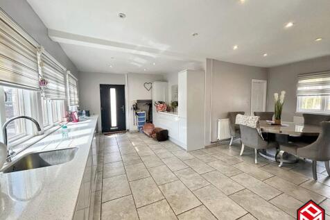 Open Plan Kitchen/ Dining Room