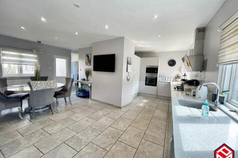 Open Plan Kitchen/ Dining Room